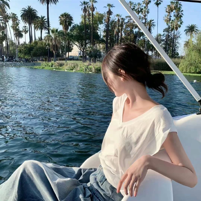 头像女简单干净气质-如何选择适合自己的简单干净气质头像